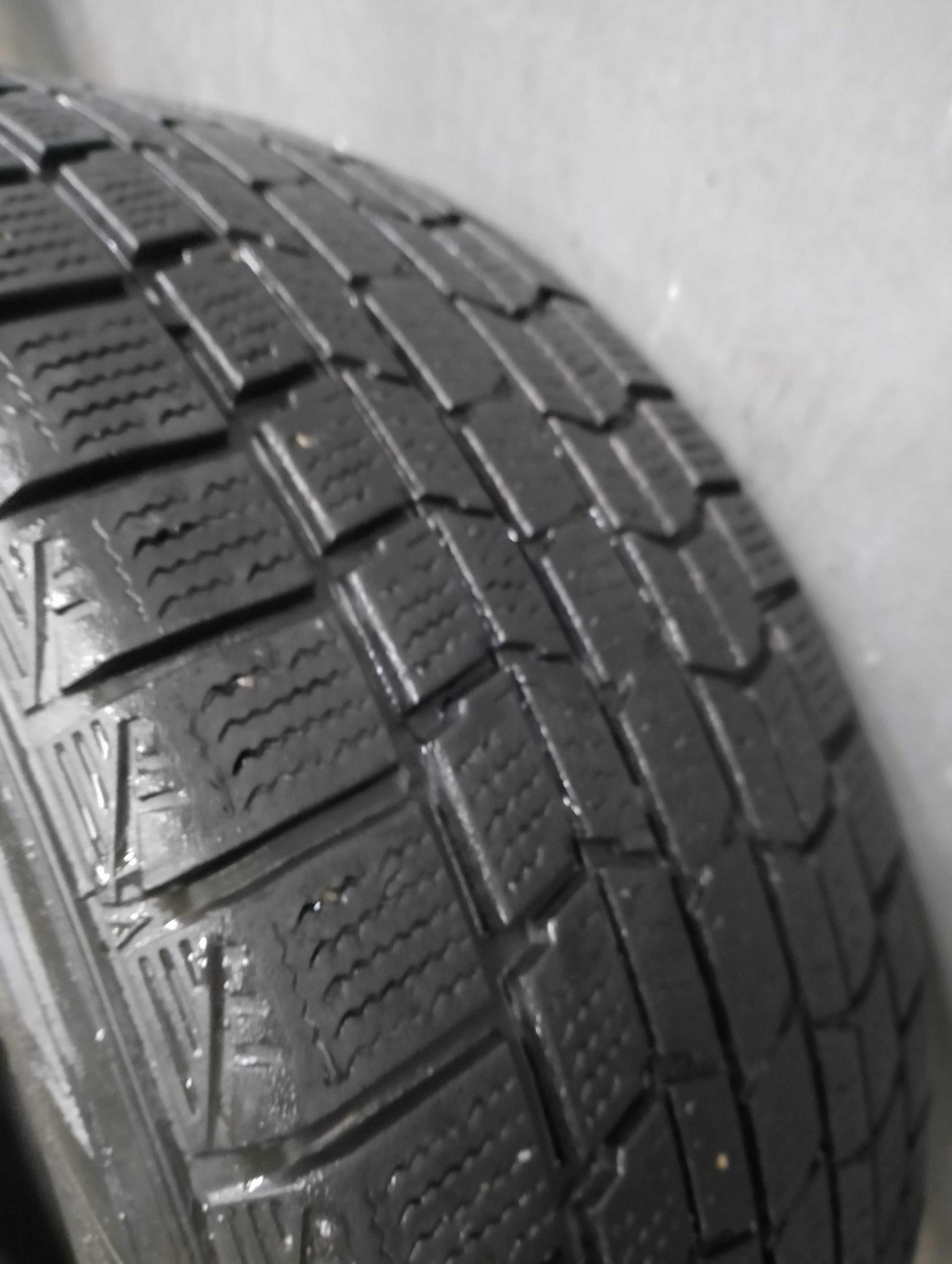 Dunlop 225/55 R16 зима (липучка)